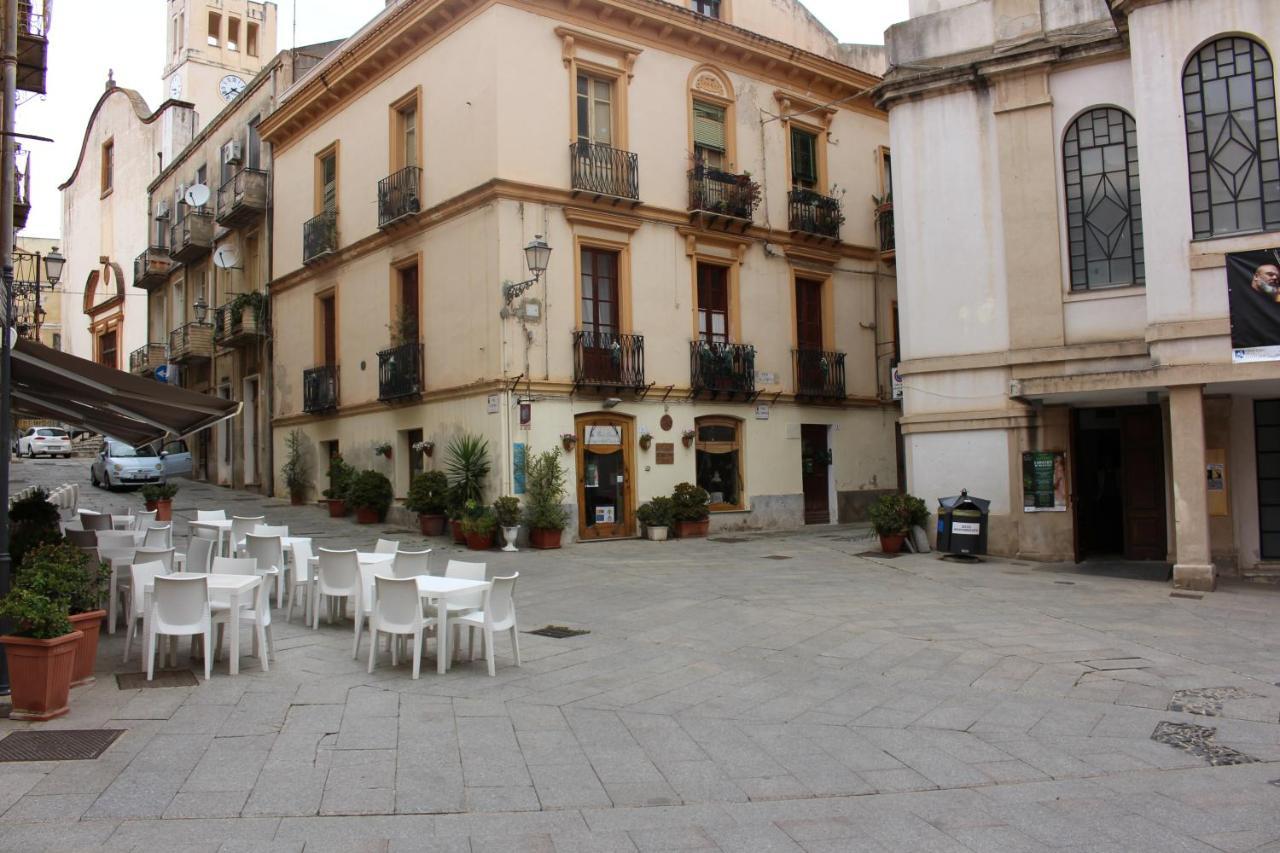 Via Cavour 19, Appartamento Del Conte Iglesias Εξωτερικό φωτογραφία
